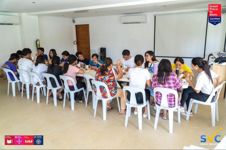CSC residents and SVC trainers are having their meals after their “Speak with Confidence" workshop inside the shelter's AV room.